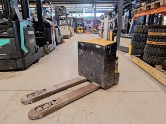 Porta-paletes eléctrico com condutor a pé Caterpillar NPP20N2