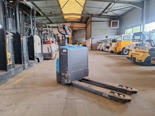 Porta-paletes eléctrico com condutor a pé Heli CBD20-150 - 1