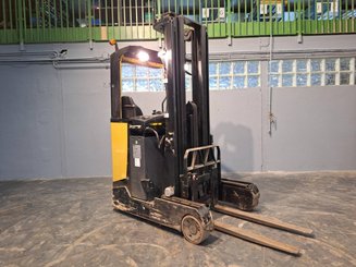 Empilhador retráctil Caterpillar NR16N