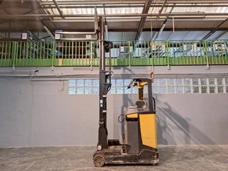 Empilhador retráctil Caterpillar NR16N