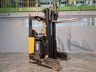 Empilhador retráctil Caterpillar NR16N