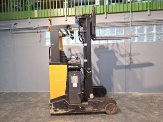 Empilhador retráctil Caterpillar NR16N