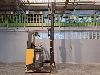 Empilhador retráctil Caterpillar NR16N