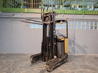 Empilhador retráctil Caterpillar NR16N