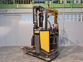 Empilhador retráctil Caterpillar NR16N