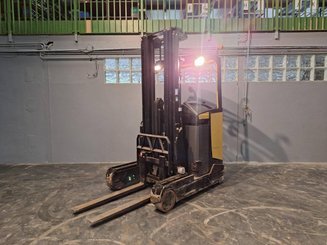 Empilhador retráctil Caterpillar NR16N