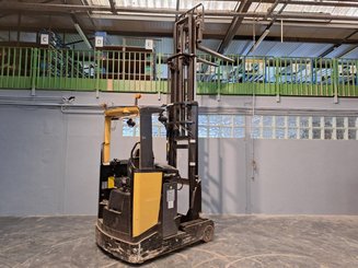 Empilhador retráctil Caterpillar NR16N