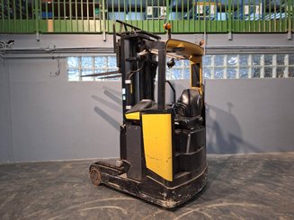 Empilhador retráctil Caterpillar NR16N