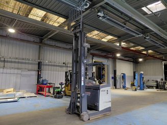 Empilhador retráctil Crown ESR5260-1.4