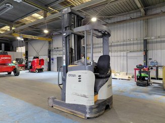 Empilhador retráctil Crown ESR5260-1.4