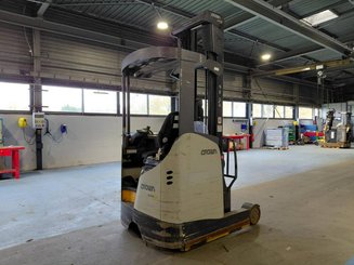 Empilhador retráctil Crown ESR5260-1.4