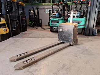 Porta-paletes eléctrico com condutor a pé Caterpillar NPP20N2
