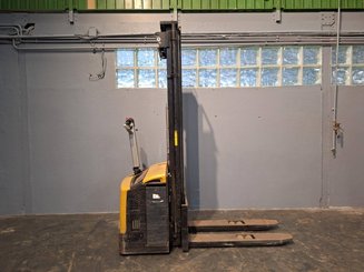Stacker com condutor a pé Caterpillar NSP16N