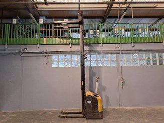 Stacker com condutor a pé Caterpillar NSP16N