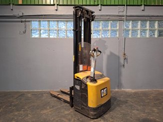 Stacker com condutor a pé Caterpillar NSP16N