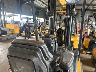 Empilhador de contrapeso 4 rodas Caterpillar GP30NTD
