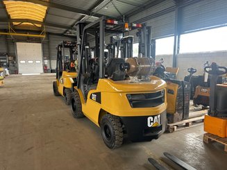 Empilhador de contrapeso 4 rodas Caterpillar GP30NTD