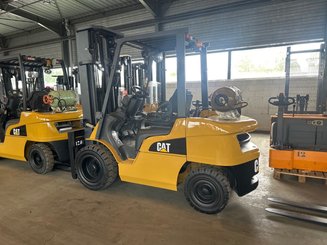 Empilhador de contrapeso 4 rodas Caterpillar GP30NTD