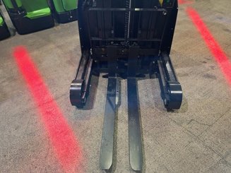 Empilhador retráctil Hangcha CQD18-XC5D-SI