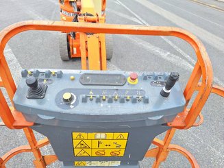 Plataforma de braço articulado JLG E300AJP