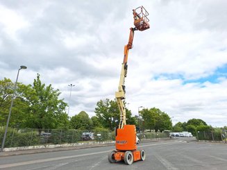 Plataforma de braço articulado JLG E300AJP