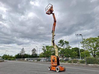 Plataforma de braço articulado JLG E300AJP