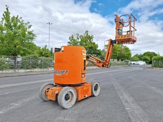 Plataforma de braço articulado JLG E300AJP