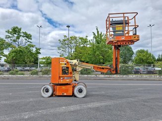 Plataforma de braço articulado JLG E300AJP