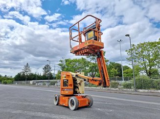 Plataforma de braço articulado JLG E300AJP