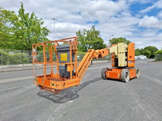 Plataforma de braço articulado JLG E300AJP