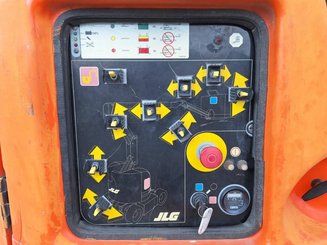 Plataforma de braço articulado JLG E300AJP
