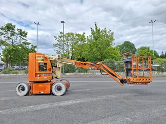Plataforma de braço articulado JLG E300AJP
