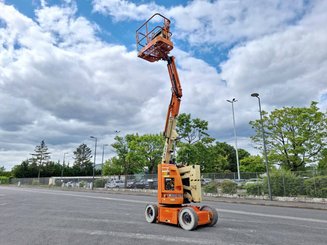 Plataforma de braço articulado JLG E300AJP