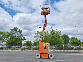 Plataforma de braço articulado JLG E300AJP