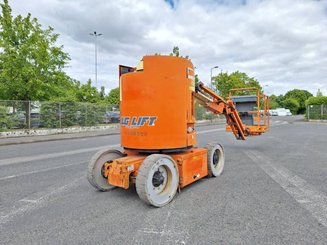 Plataforma de braço articulado JLG E300AJP