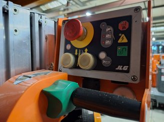 Plataforma com mastro vertical JLG TOUCAN DUO