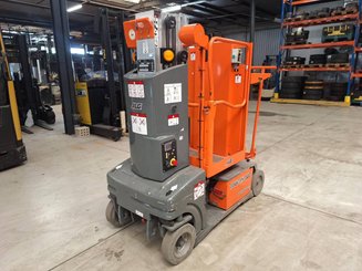 Plataforma com mastro vertical JLG TOUCAN DUO