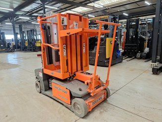 Plataforma com mastro vertical JLG TOUCAN DUO