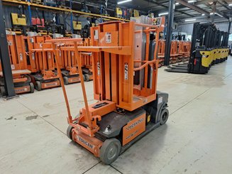 Plataforma com mastro vertical JLG TOUCAN DUO