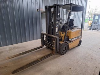 Empilhador de contrapeso 4 rodas Caterpillar EP25K-PAC