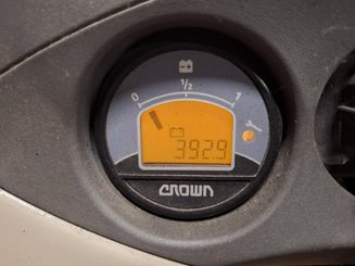 Porta-paletes eléctrico com condutor a pé Crown WP3080
