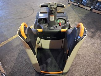 Porta-paletes eléctrico com condutor transportado Crown WT3040 - 13