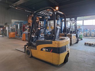Empilhador de contrapeso 3 rodas Caterpillar EP18NT
