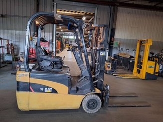 Empilhador de contrapeso 3 rodas Caterpillar EP18NT