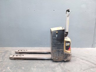 Porta-paletes eléctrico com condutor a pé Caterpillar NPP20N2