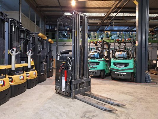 Stacker com condutor transportado Caterpillar NSR16N - 1