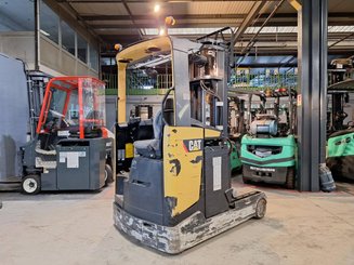 Empilhador retráctil Caterpillar NR20NH