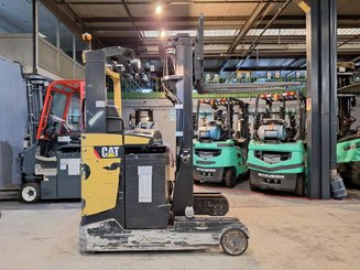 Empilhador retráctil Caterpillar NR20NH