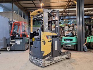 Empilhador retráctil Caterpillar NR20NH
