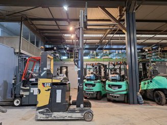 Empilhador retráctil Caterpillar NR20NH